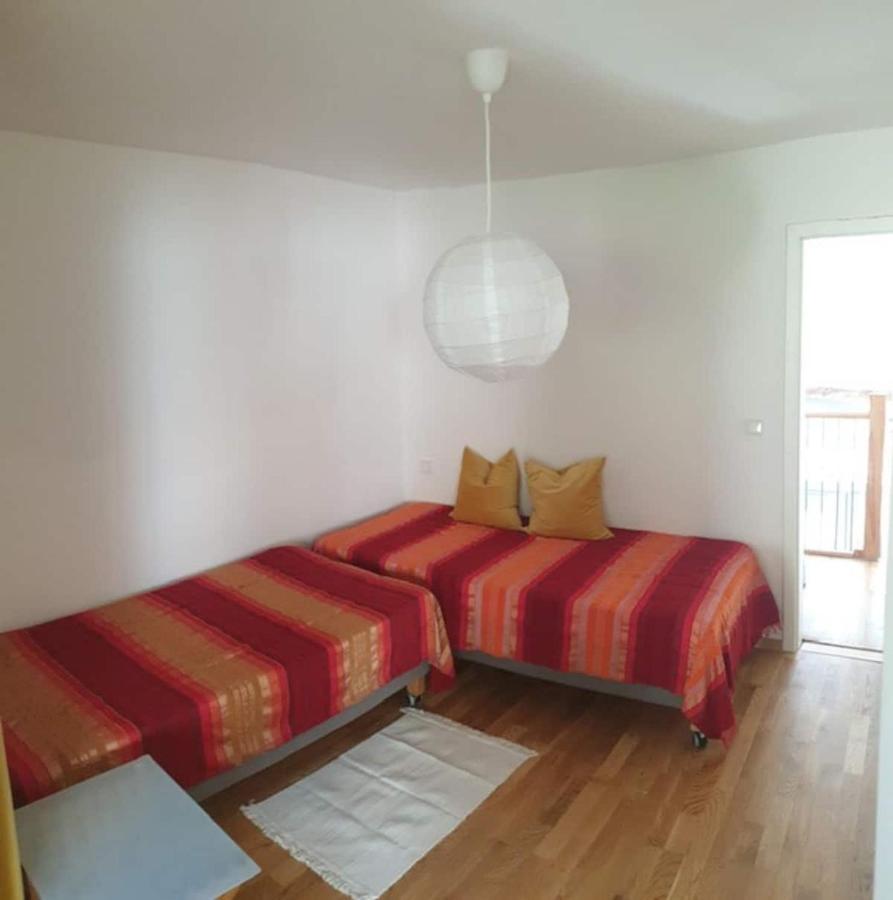 Moderne Wohnung Mit Studio In Bauernhausscheune Am See Biersdorf Exterior foto